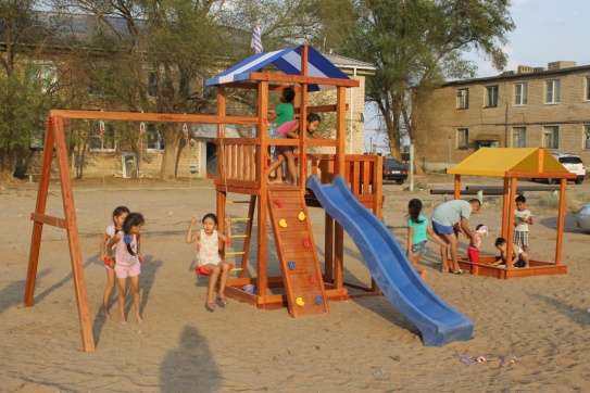Установлена детская площадка в п. Комсомольский